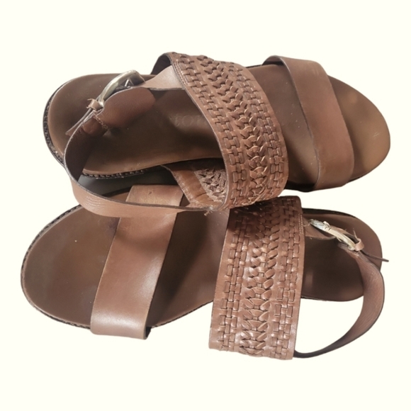 Brighton Hana Caramel Leather Celtic Knot Adorn 1" Heel Sandals Sz 8 1/2 M - Picture 6 of 9